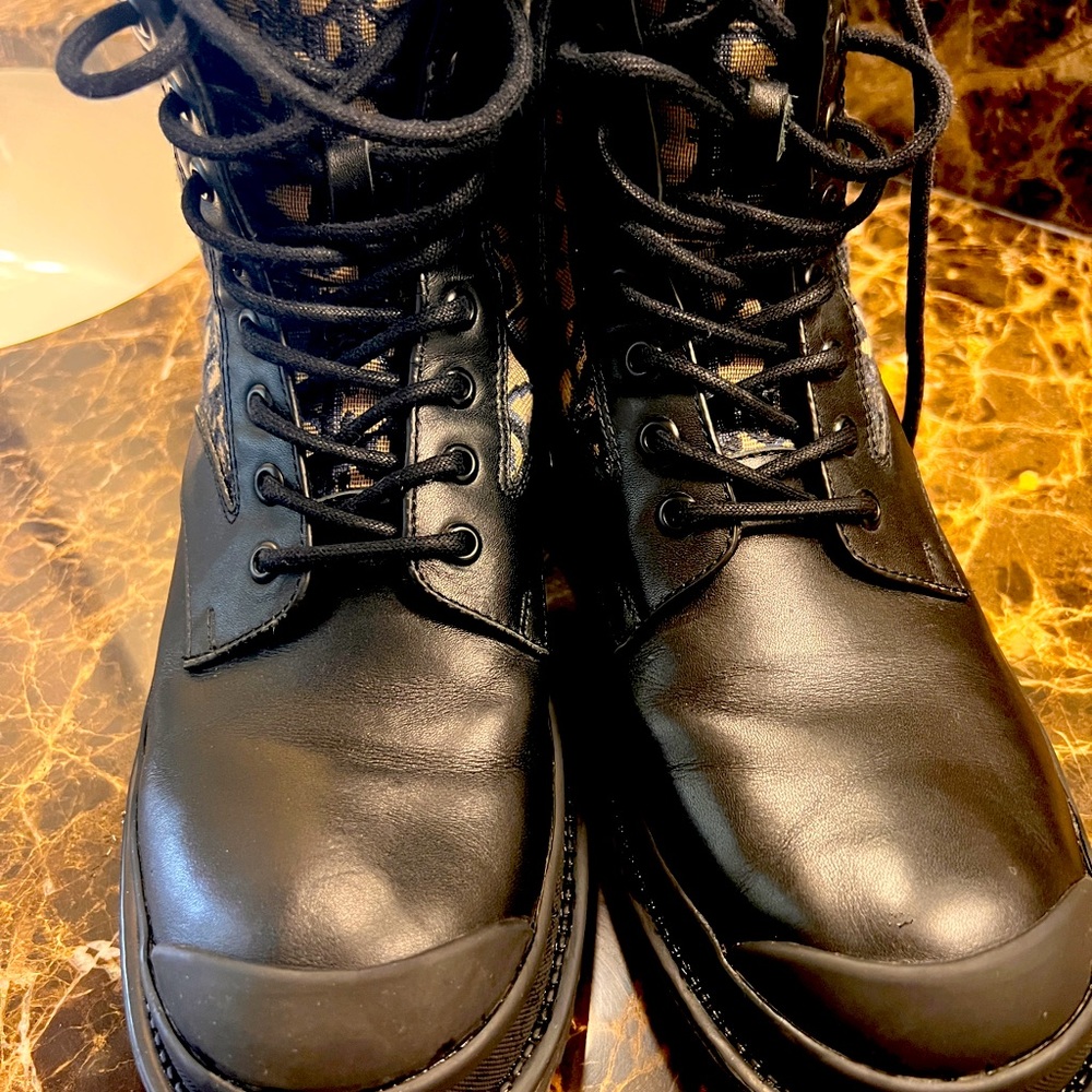 DIOR EXPLORER ANKLE BOOT BEIGE & BLACK MSRP $2100 - Picture 2 of 5